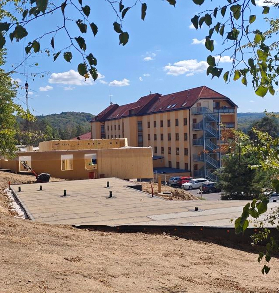 Proměna Vojenské zotavovny Dyje u Vranovské přehrady pokračuje